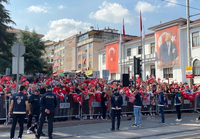 Bursa'da Cumhuriyet'in 100. yılı coşkuyla kutlandı
