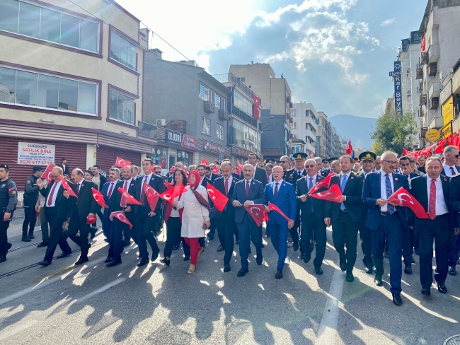 Cumhuriyetin 100. yılında Bursa'da gurur dolu yürüyüş