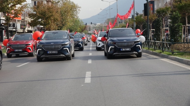 Bursa sokaklarında Togg ile Cumhuriyet turu