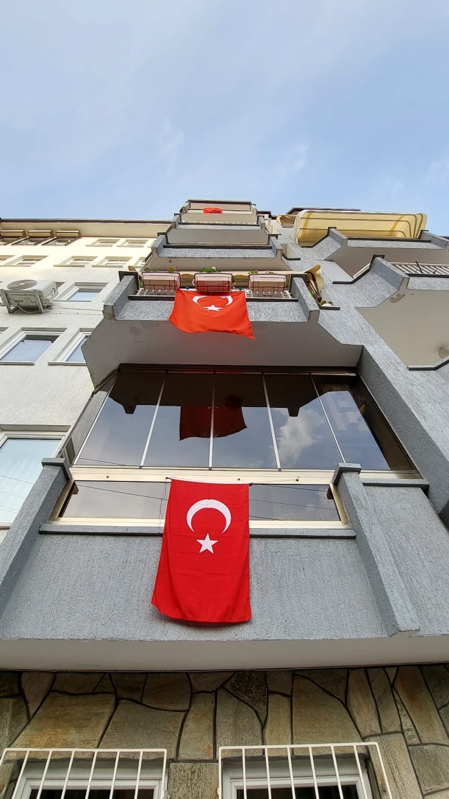 Bursa sokakları kırmızı beyaza büründü