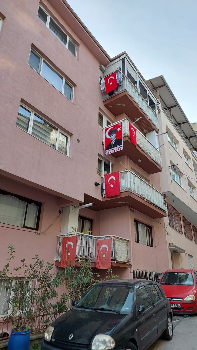 Bursa sokakları kırmızı beyaza büründü