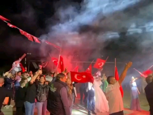 Düğünde 100. yıl coşkusu