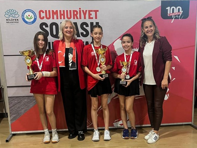 Bursa'da Cumhuriyet Squash Turnuvası heyecanla tamamlandı