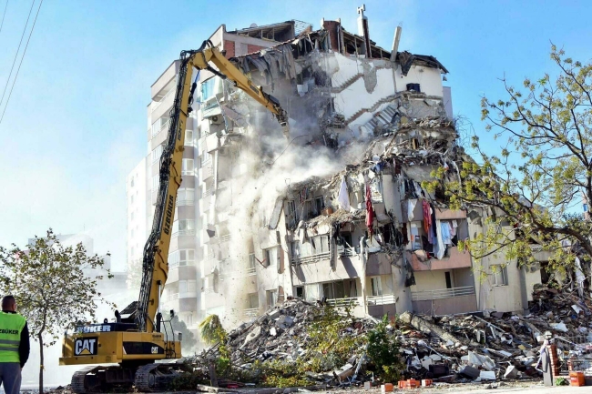 İzmir depreminin 3'üncü yılı! Sorumlular hala yargılanıyor