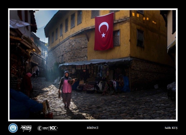 Bursa’da fotoğraf sanatçılarından ‘bayrak’ resitali