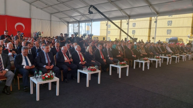 Dünyanın en büyük konteyner gemisine 'Türkiye' adı verildi