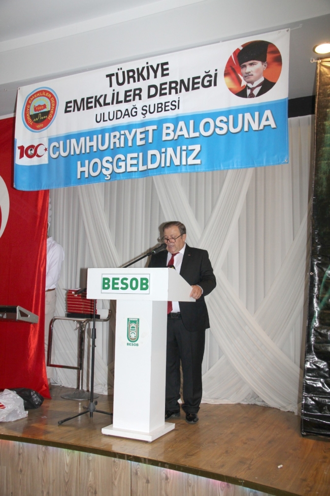 Emekliler 100. Yıl Balosu'nda buluştu