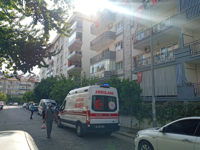 Evinin balkonunda asılı halde bulundu! Komşuları şok oldu