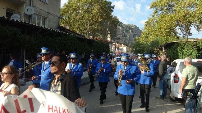 Muğla Tiyatro Festivali kortej yürüyüşü ile başladı