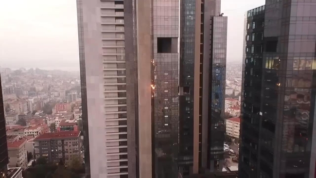 Rezidans'da korkutan yangın