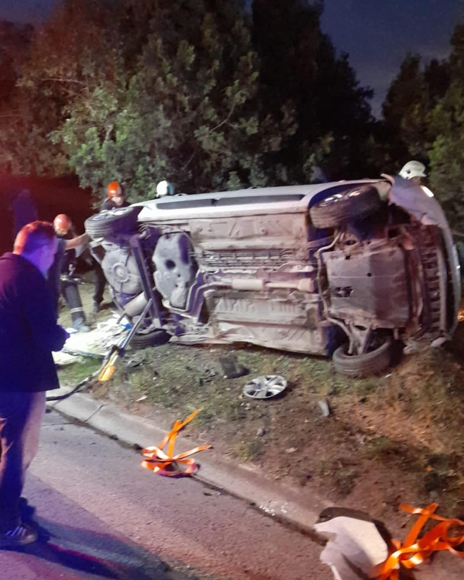 İşçi servisi, otomobile çarptı: 14 yaralı
