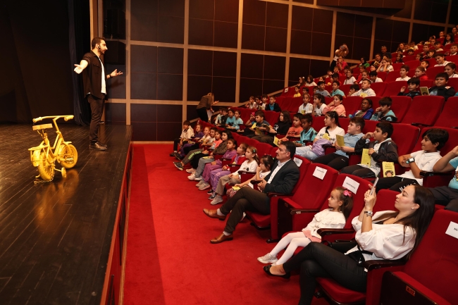 Öğrenciler yazarla birlikte “Babamın Mahallesi”nde yolculuğa çıktı