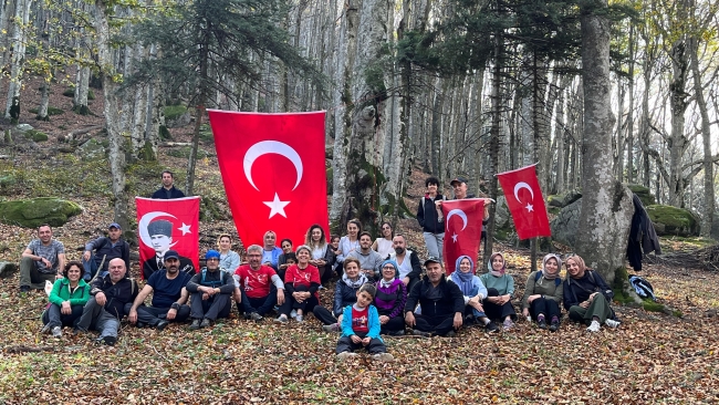 Cumhuriyet’in 100. yılında 100 öğretmen Çataldağ zirvesinde