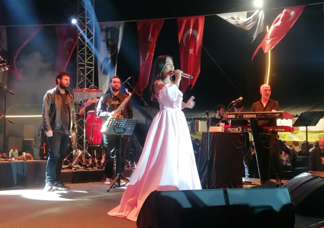 Melek Mosso Silivri'nin kurtuluş yıl dönümünde sahne aldı