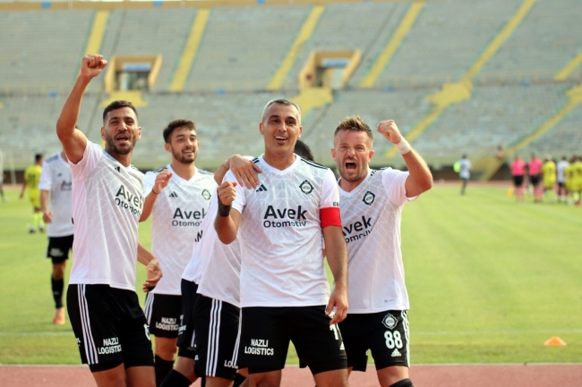 Altay'da Murat Uluç gençlere taş çıkarttı