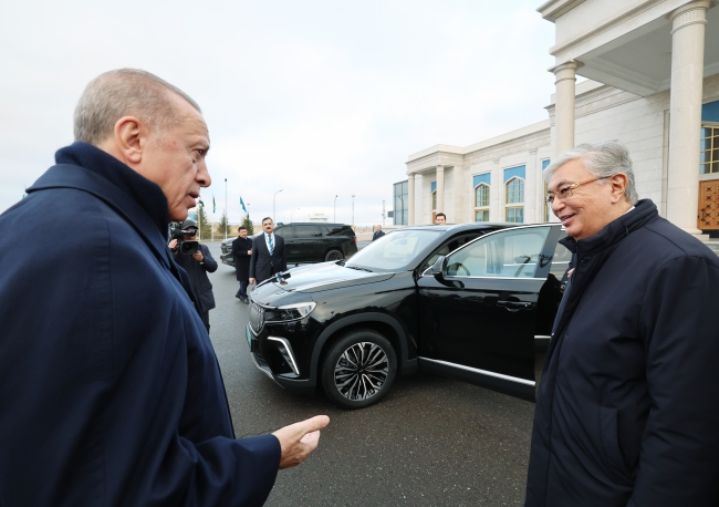 Cumhurbaşkanı Erdoğan, mevkidaşı Tokayev'e TOGG hediye etti