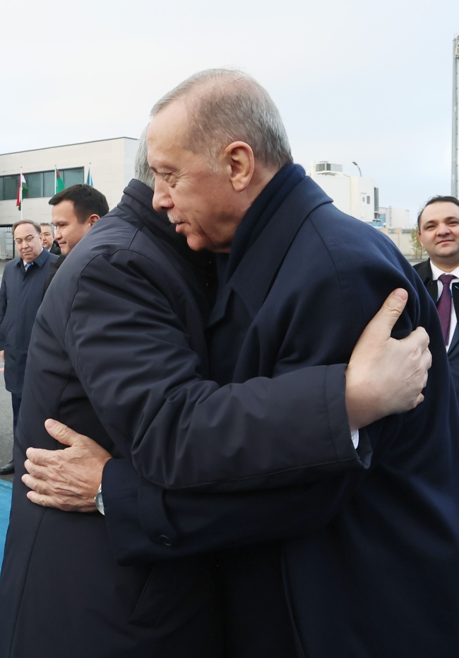 Cumhurbaşkanı Erdoğan, mevkidaşı Tokayev'e TOGG hediye etti