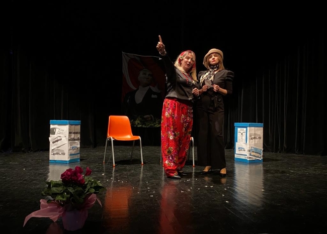 'Garajın Halleri' oyunu büyük beğeni topladı