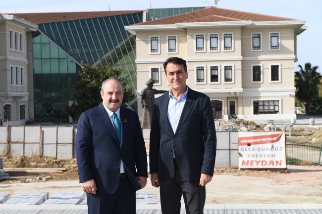 Mustafa Varank, Osmangazi Meydanı'nı inceledi