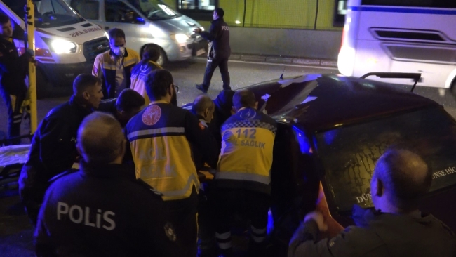 Otomobil Bursaray'ın bariyerine çarptı!