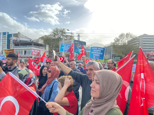 Bursa'da staj ve çıraklık sigortası mağdurları meydanlara indi!