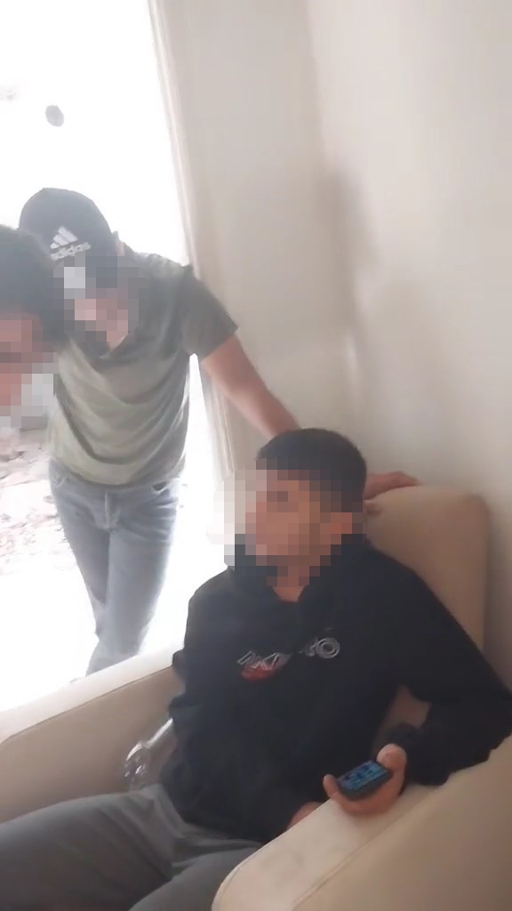 Bursa'da 'Sevgilime yazdın' dedi, metruk binada darp etti