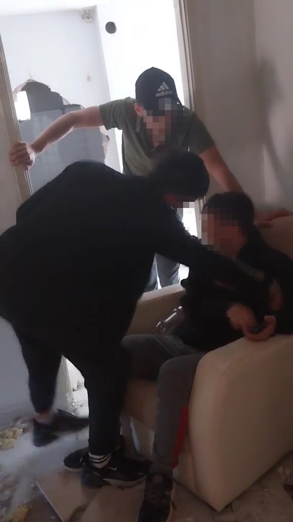 Bursa'da 'Sevgilime yazdın' dedi, metruk binada darp etti