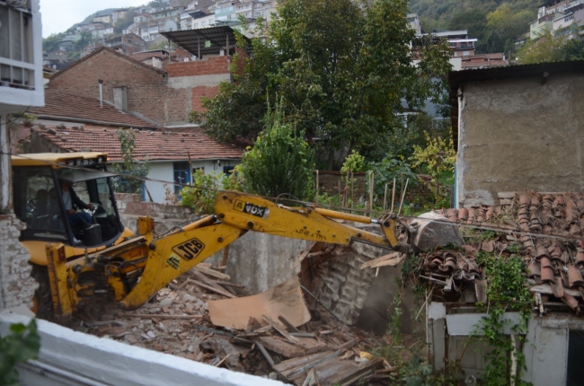 Osmangazi'de tehlike saçan binalar bir bir yıkıldı