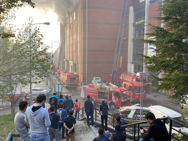 İstanbul'da sanayi sitesinde yangın!