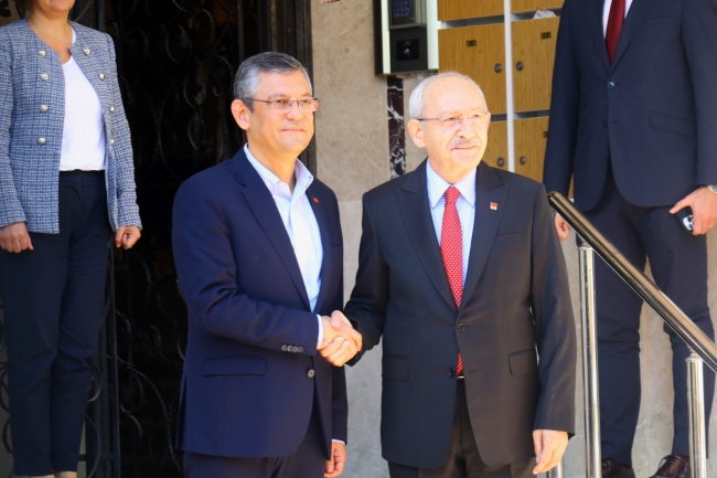 Özgür Özel ve eşi Didem Özel'den Kılıçdaroğlu çiftine ziyaret