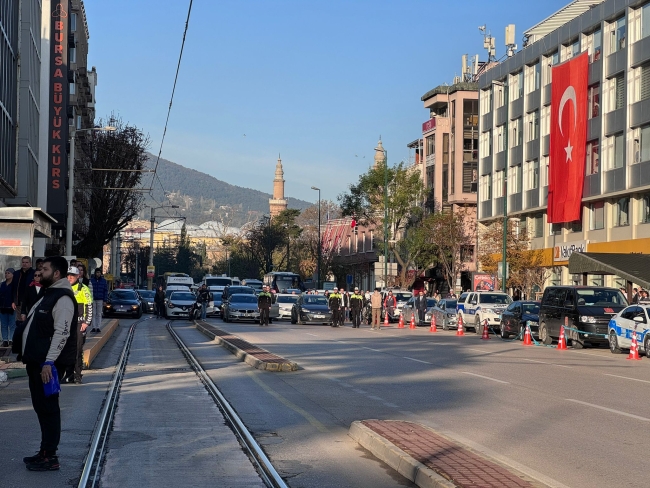 Bursa'da saat 9'u 5 geçe hayat durdu