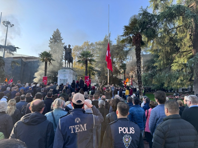 Bursa'da saat 9'u 5 geçe hayat durdu