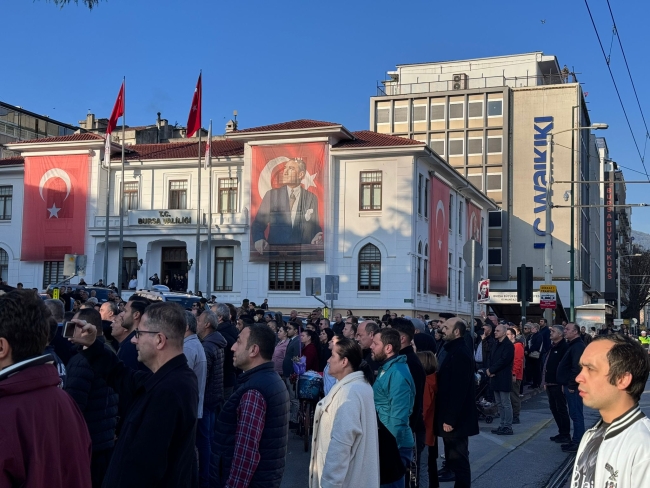 Bursa'da saat 9'u 5 geçe hayat durdu