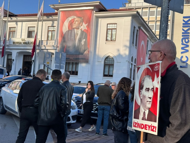 Bursa'da saat 9'u 5 geçe hayat durdu