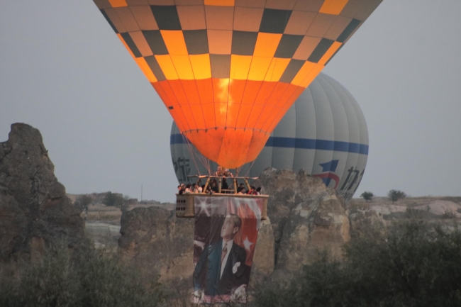 Sıcak hava balonları,Türk bayraklarıyla havalandı