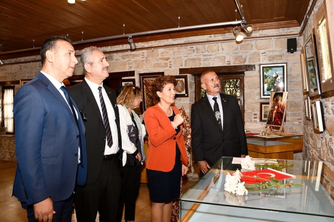 Atatürk rölyefleri İbramaki Sanat Galerisi’nde