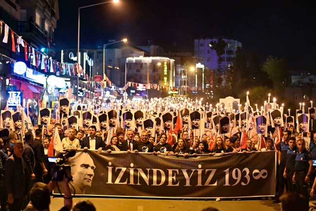 Muratpaşa’da binler Ata’ya Saygı yürüyüşünde bir araya geldi