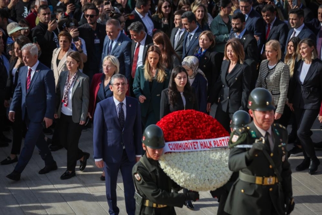 CHP Genel Başkanı Özel, Anıtkabir’i ziyaret etti