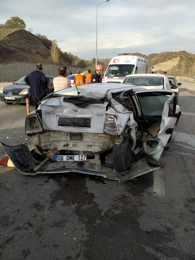 TIR ve 4 otomobilin karıştığı zincirleme kaza: 5 yaralı
