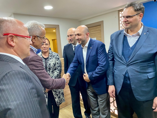 Ulaştırma ve Altyapı Bakanı Abdulkadir Uraloğlu'ndan AK Parti Bursa'ya ziyaret