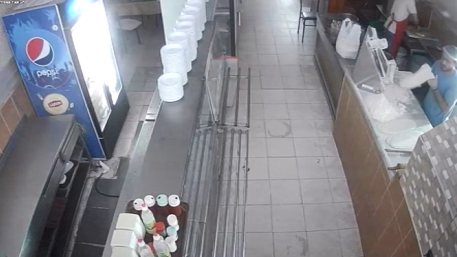 Lokantanın içine yıldırım düştü