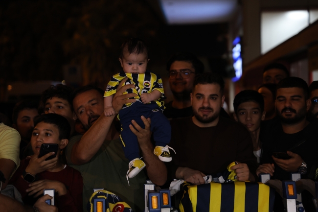 Fenerbahçe kafilesi Adana'ya gitti