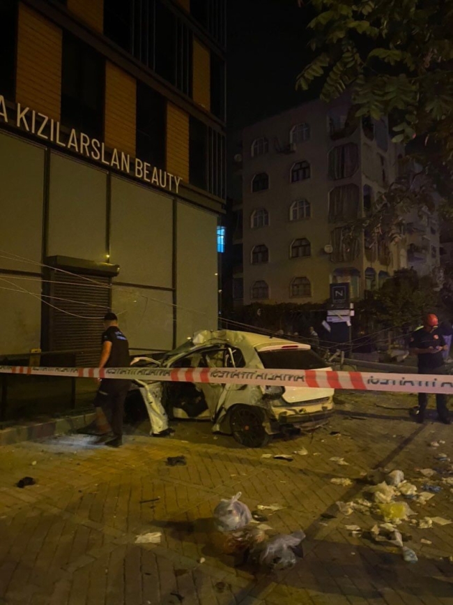 Otomobil kazası: 2 genç hayatını kaybetti