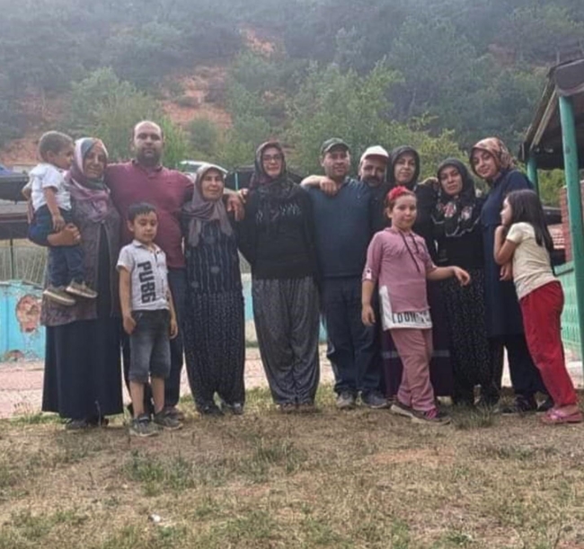 Bir aile yok oldu! Kazada ölenler toprağa verildi