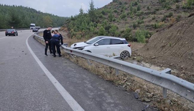 3 araçlı zincirleme kaza: 5 yaralı