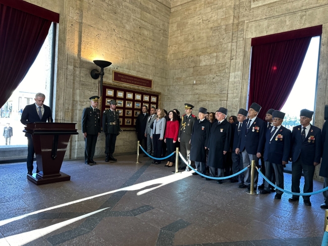 KKTC'nin Ankara Büyükelçisi Korukoğlu, Anıtkabir'i ziyaret etti