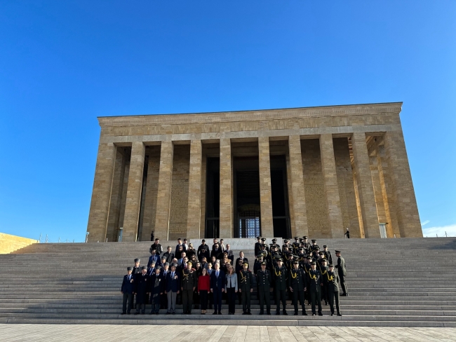KKTC'nin Ankara Büyükelçisi Korukoğlu, Anıtkabir'i ziyaret etti