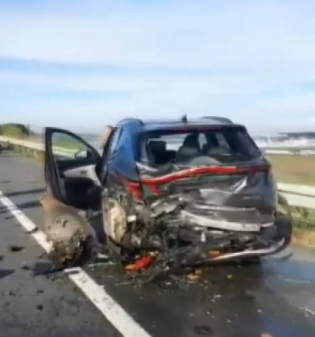Arnavutköy'de otomobille taksinin çarpışması sonucu 1 ölü