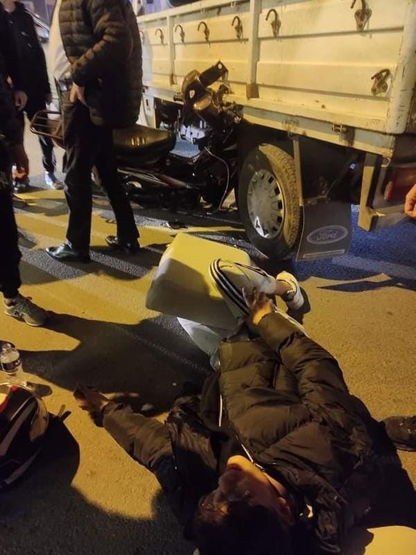 Bursa'da motosikletle kamyon çarpıştı, 1 kişi yaralandı