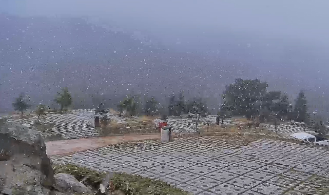 Uludağ'a mevsimin ilk karı yağdı